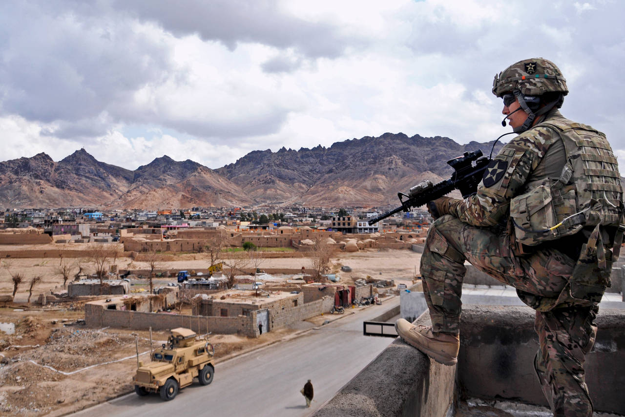 Rooftop Security by MilitaryPhotos