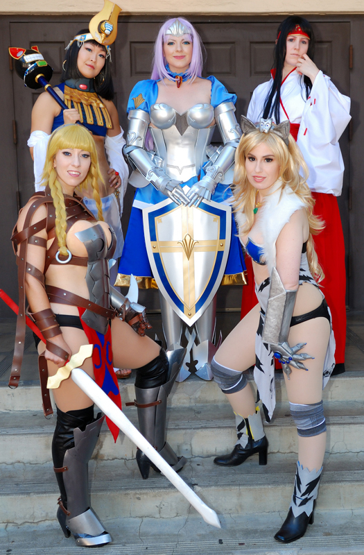 Annelotte - Queen's Blade - Our Fanime 2013 group!