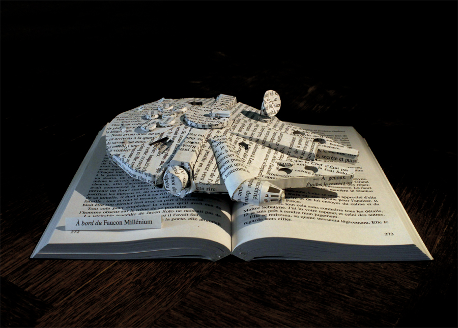 StarWars - The Millenium Faucon book sculpture