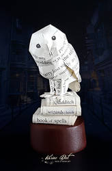 Hedwig on books Paper Sculpture - Harry Potter