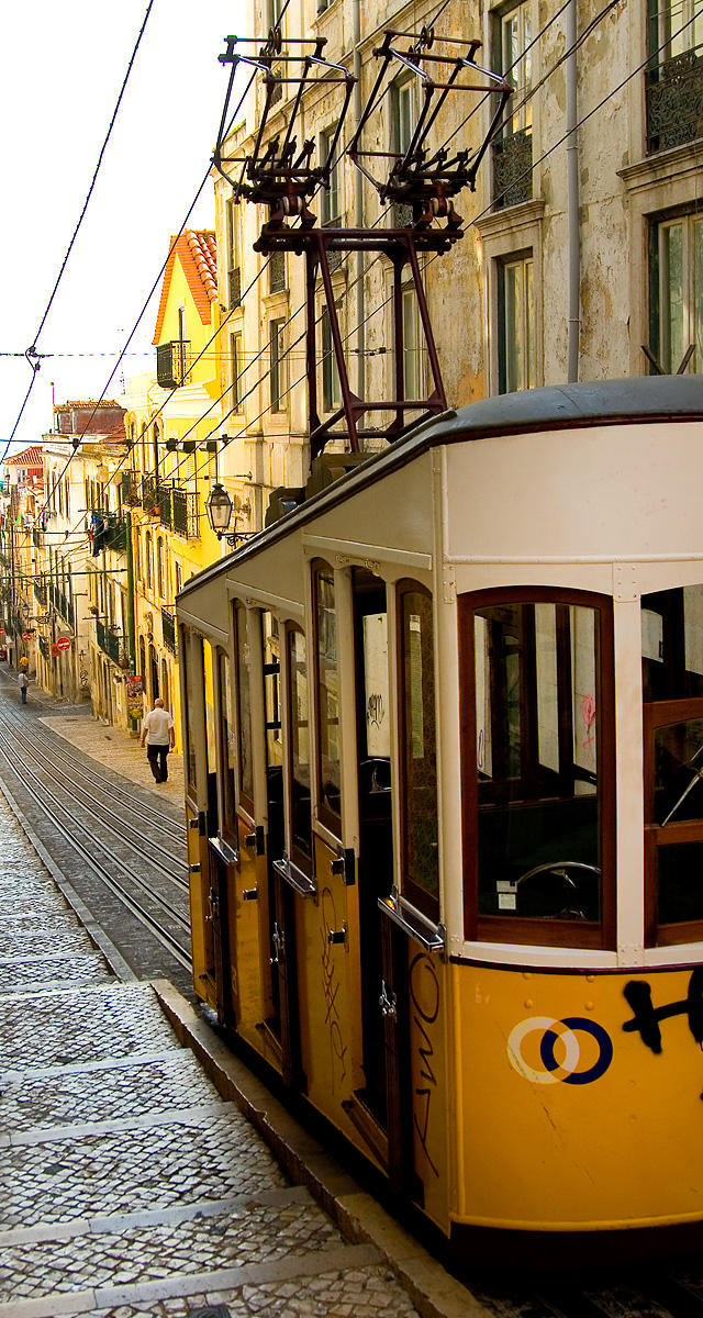 Dynamic Landmark Streetcar Derails In Lisbon, Three Dead And At Least 20 Injured Moment in 4K Dynamic Landmark Streetcar Derails In Lisbon, Three Dead And At Least 20 Injured Moment in 4K