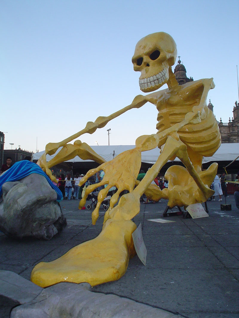 12 feet skeleton number 2