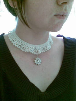 Lace 1950's glamour necklace