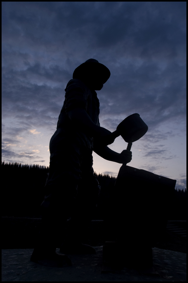 Dusk for the miners, Yukon (2003)