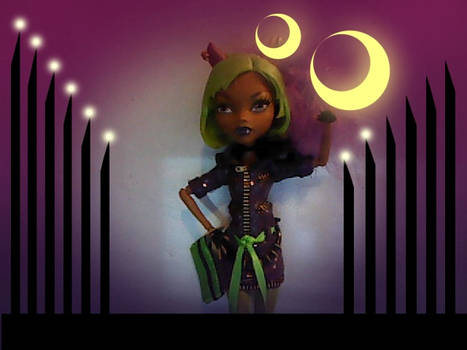 clawdeen sees the moon