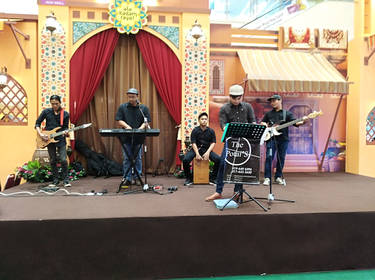 Malay Orchestra at AEON Jaya