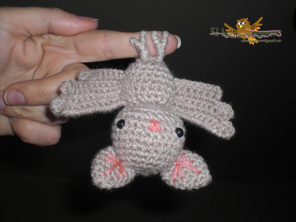 Amigurumi bat by elbuhocosturero