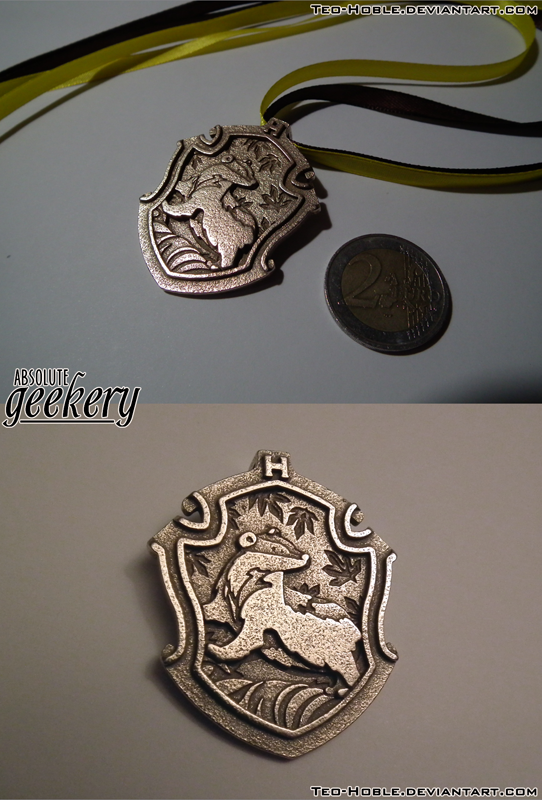 Hogwarts House Crest Pendant - HUFFLEPUFF