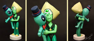 Sculpture commission: Peridot with alien plushie