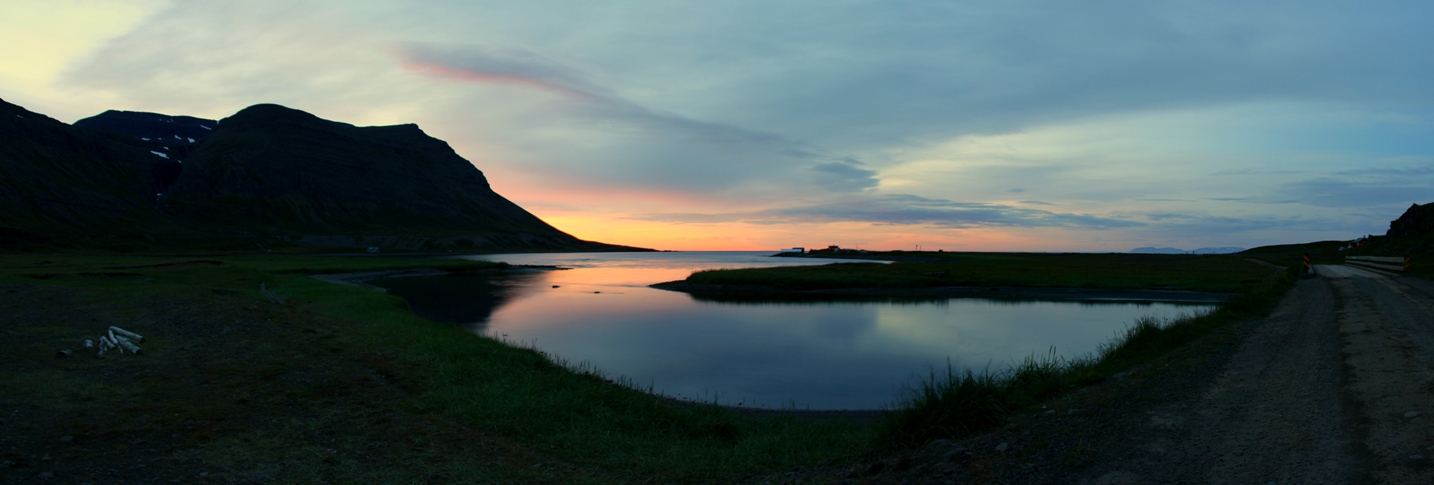 Panorama 27: A quiet night by the river