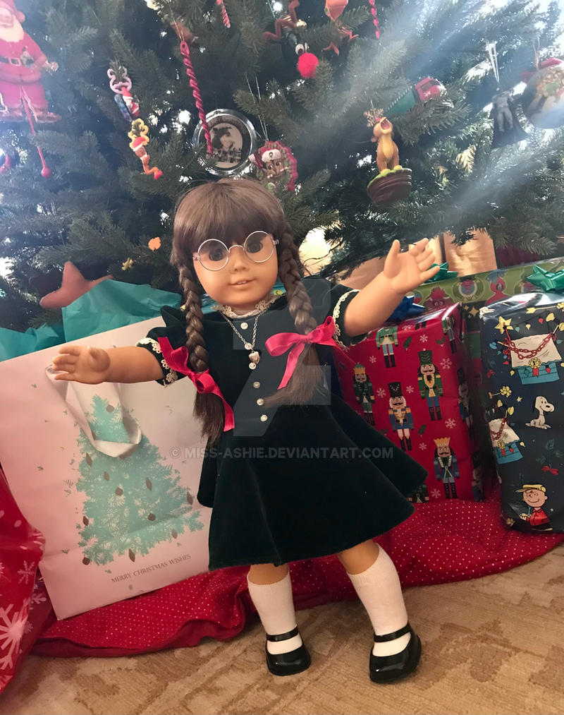 molly christmas dress American Girl Molly shows off my first Christmas Dress of the season I Dream of Jeanne Marie