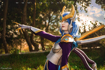 Victorious Elise Cosplay - League of Legends