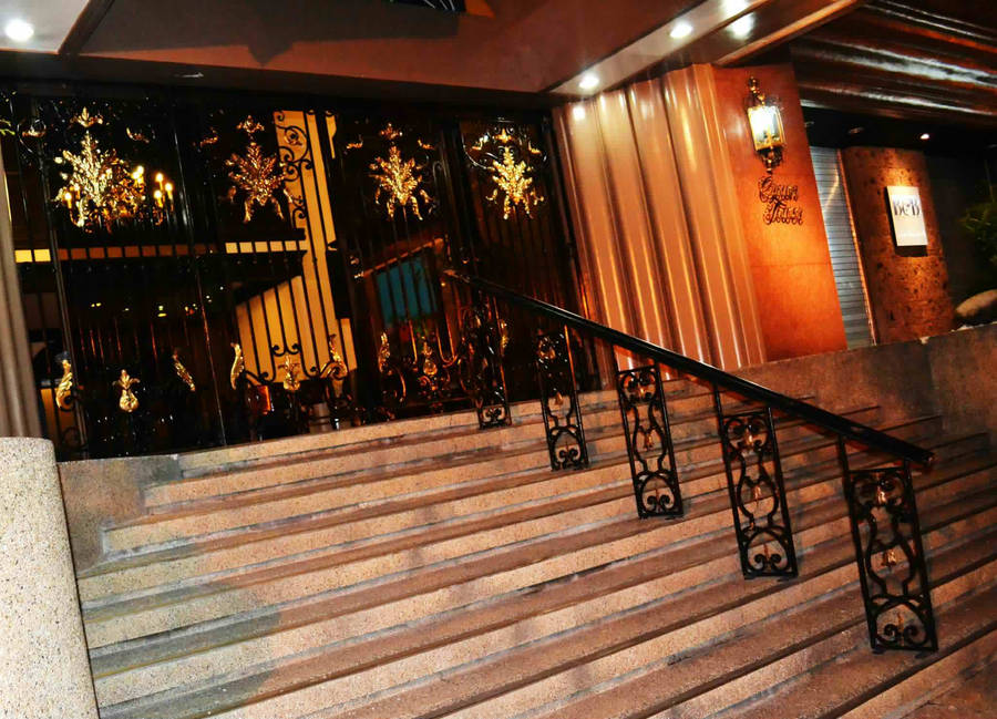 GRAND ENTRANCE TO THE GALLERY THAT I SHOWED AT by gromyko