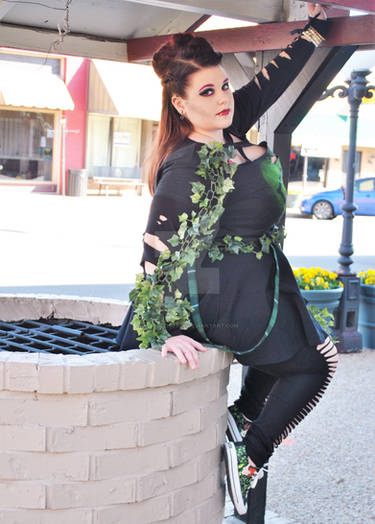 Punk Ivy Wishing Well 1