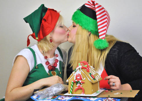 Christmas Elf Kisses with Gingerbread House