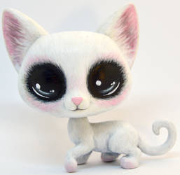 Blushing White Cat Custom LPS