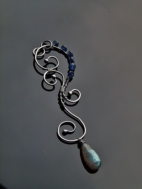 Silver pendant with labradorite