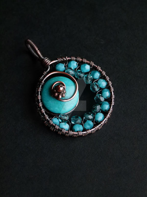 Round turquoise pendant