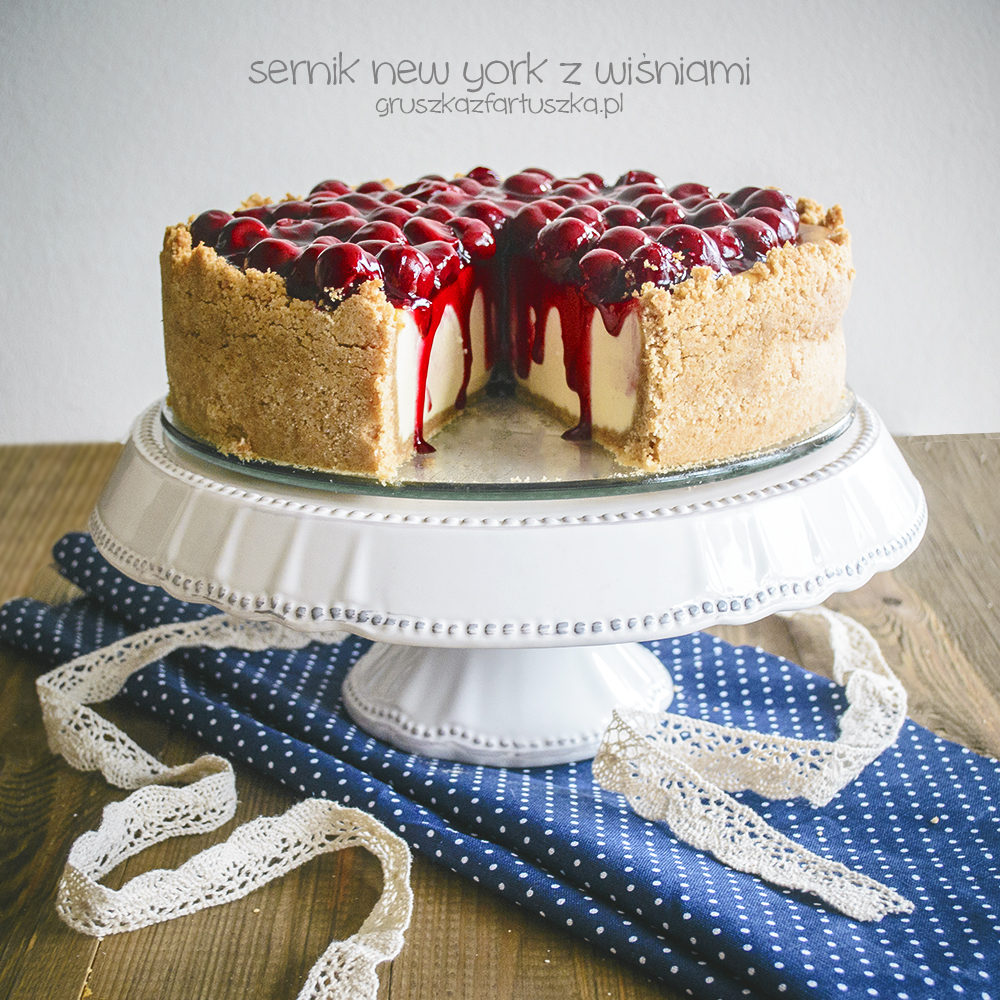 Perfect New York cheesecake with cherries