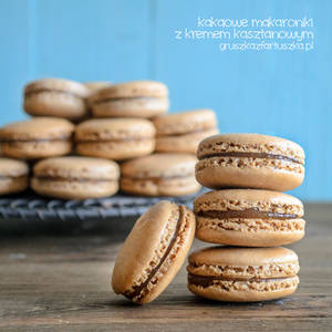 Cocoa macaroons with chestnut cream