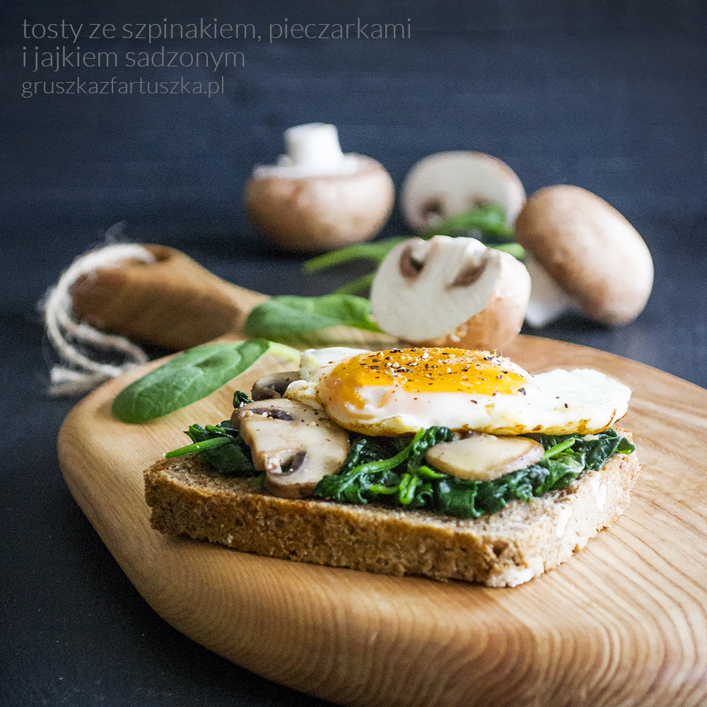 toast with spinach, mushrooms and egg