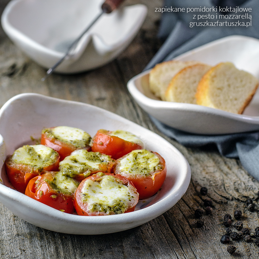 roasted tomatos with mozzarella and pesto