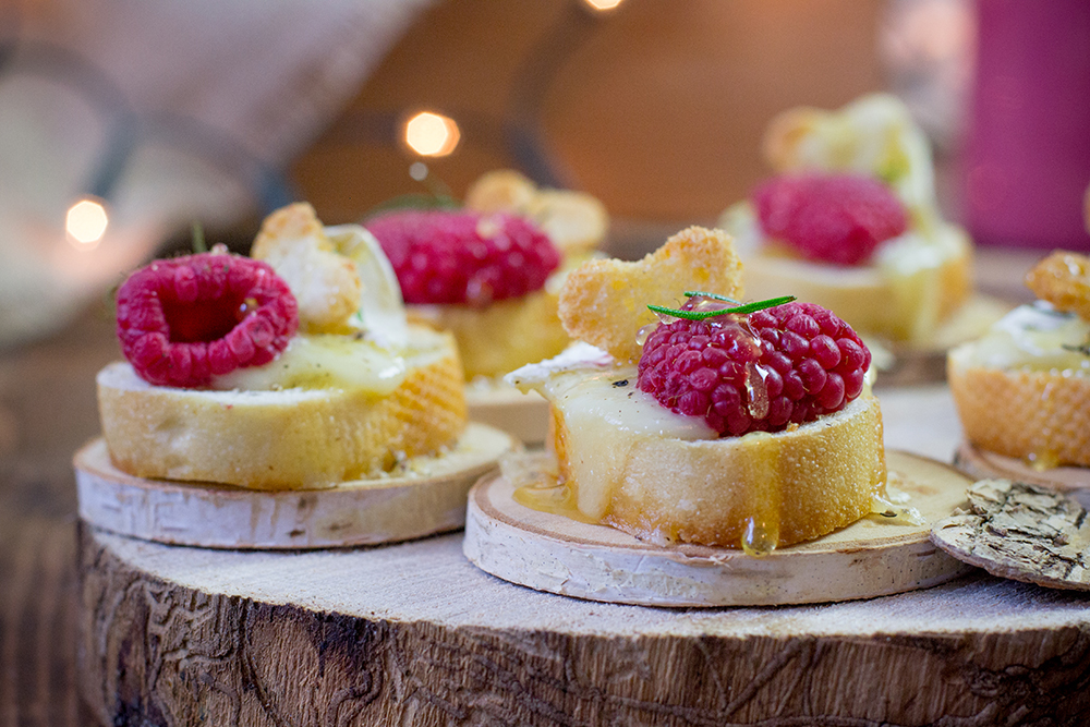 baked camembert with raspberry, honey and rosemary