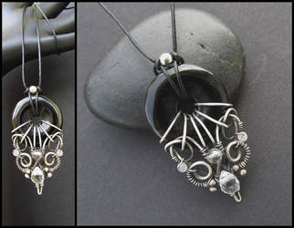 onyx donut wire necklace