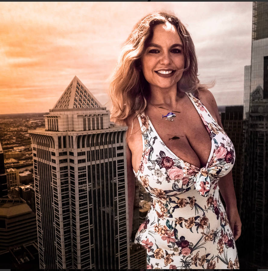 Giantess Curvy woman by Giantessmom22 on DeviantArt