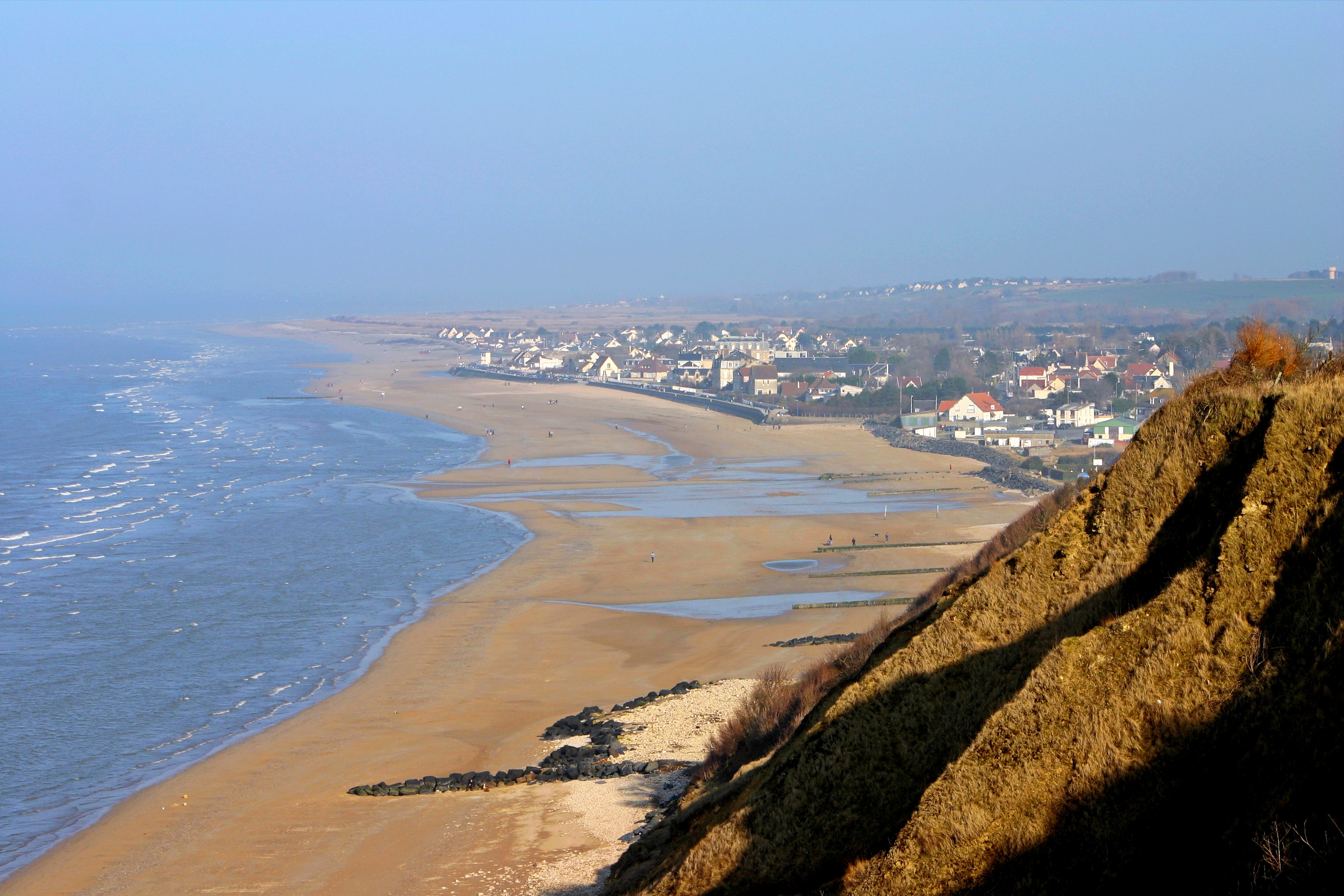 Cliffs and the village St. Come