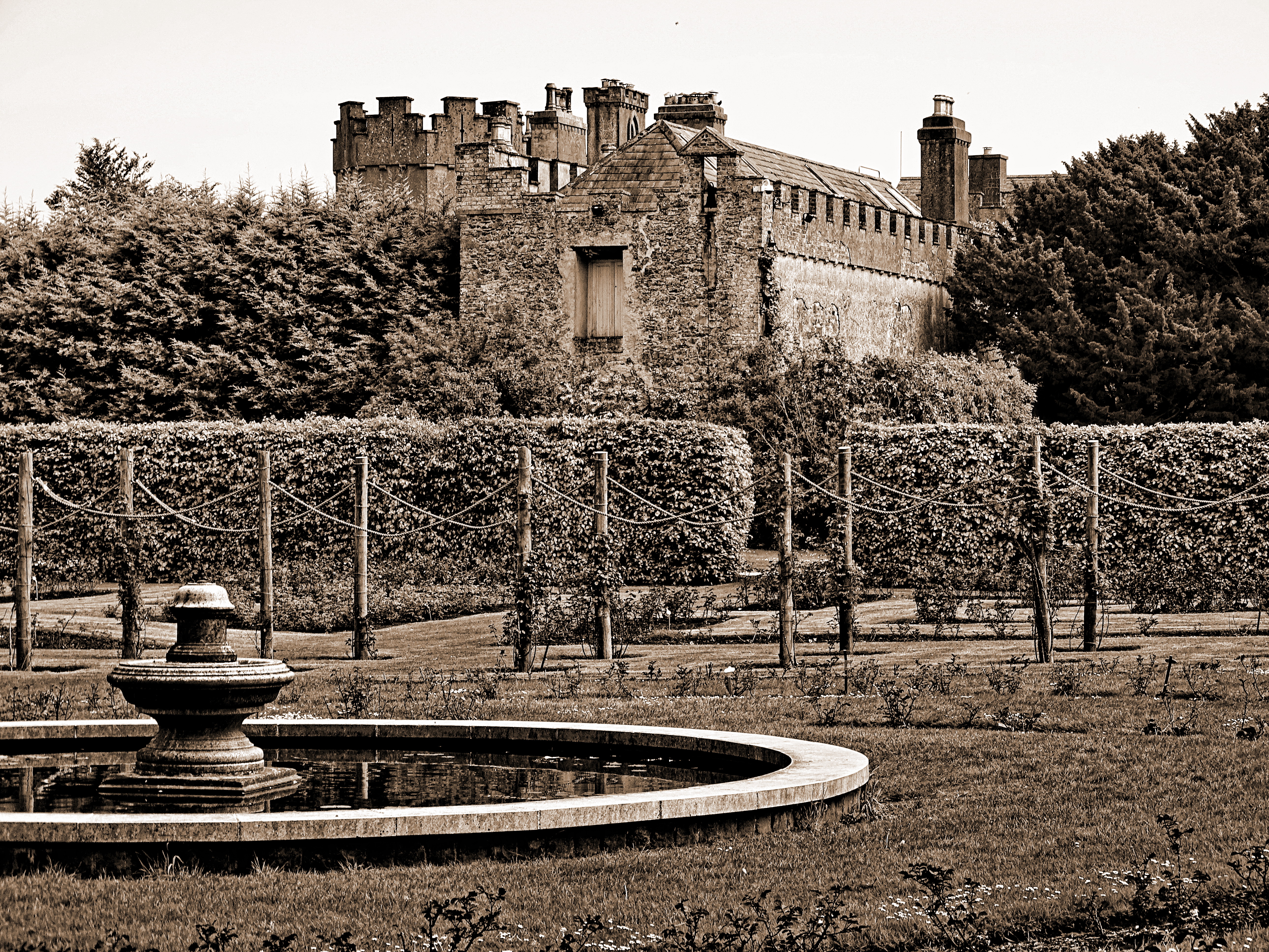 Ardgillian Castle and garden - Eire