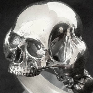 Skull ring