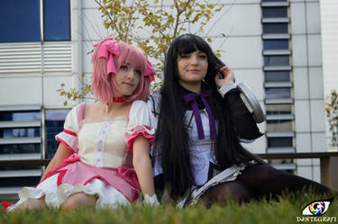 Madoka and Homura Cosplay