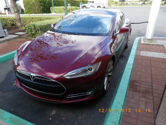 Tesla S recharging