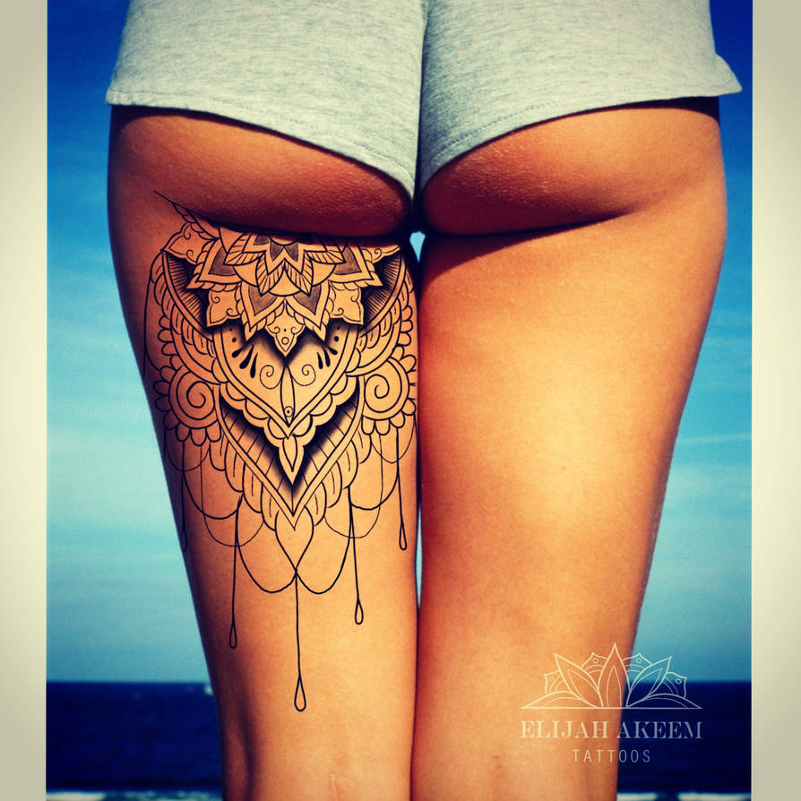 Тату на задней поверхности бедра