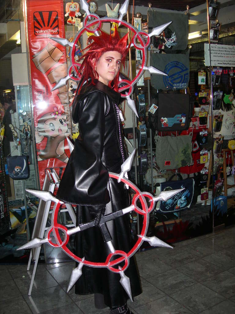 Axel Cosplay- trademark pose