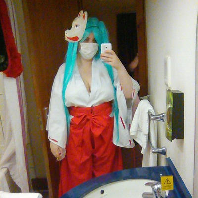 Shrine Maiden Miku