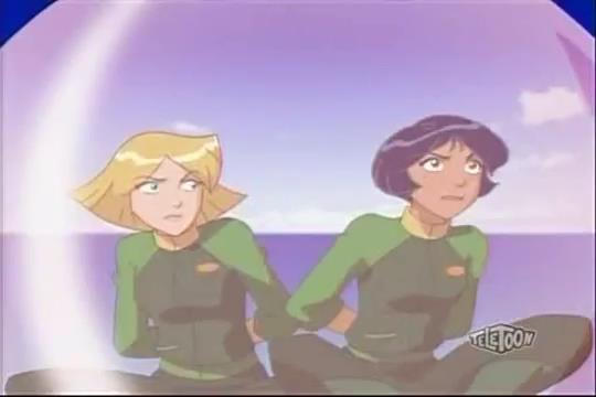 Clover and Alex captured by Movi-Viento on DeviantArt