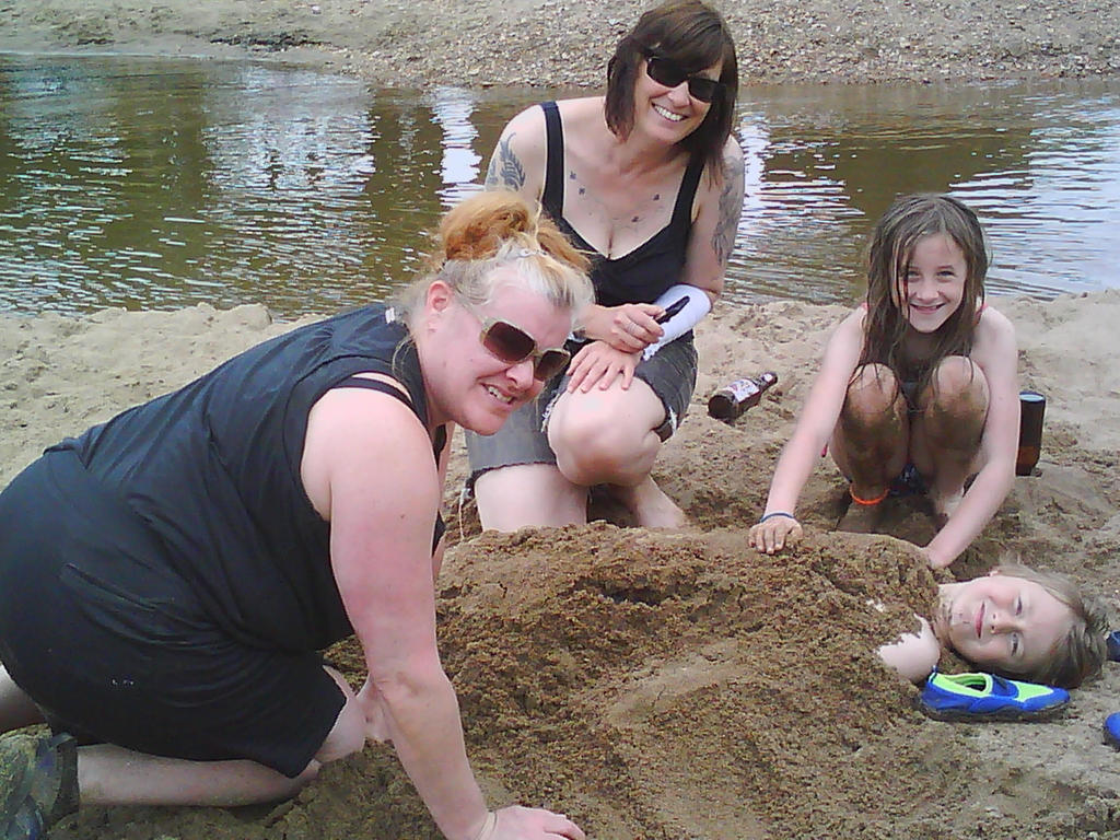 more single serving friends @ Tredegar Beach