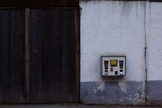 Toy vending machine