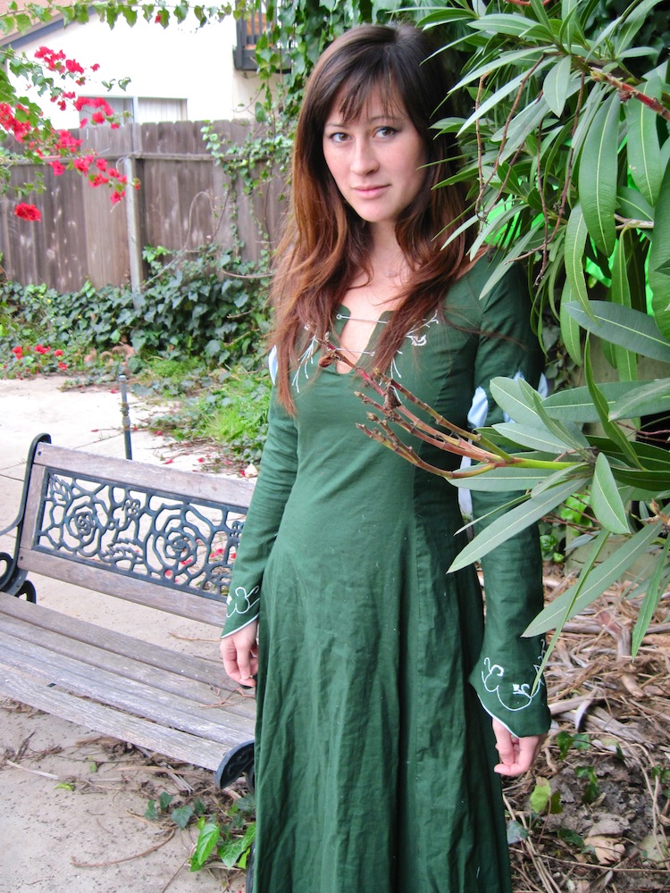 susan pevensie green archery dress Susan's green archery dress from The Lion, the Witch, and the Wardrobe. I love the renaissance styles!