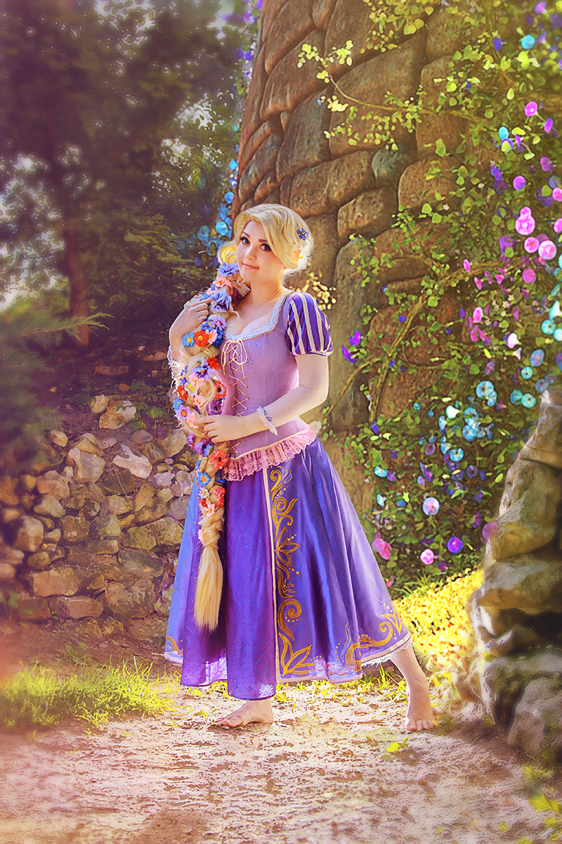 Rapunzel cosplay