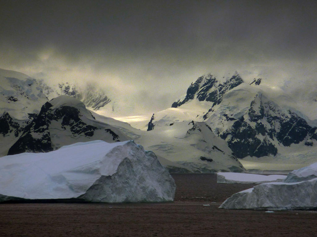 ANTARCTIC LIGHTING