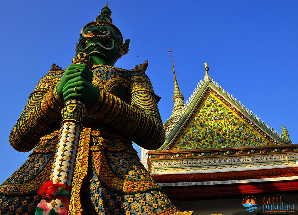 Арун бангкок. Храм утренней зари в Бангкоке. Ват Арун Таиланд. Таиланд храм Арун. Ват Арун (храм утренней зари).