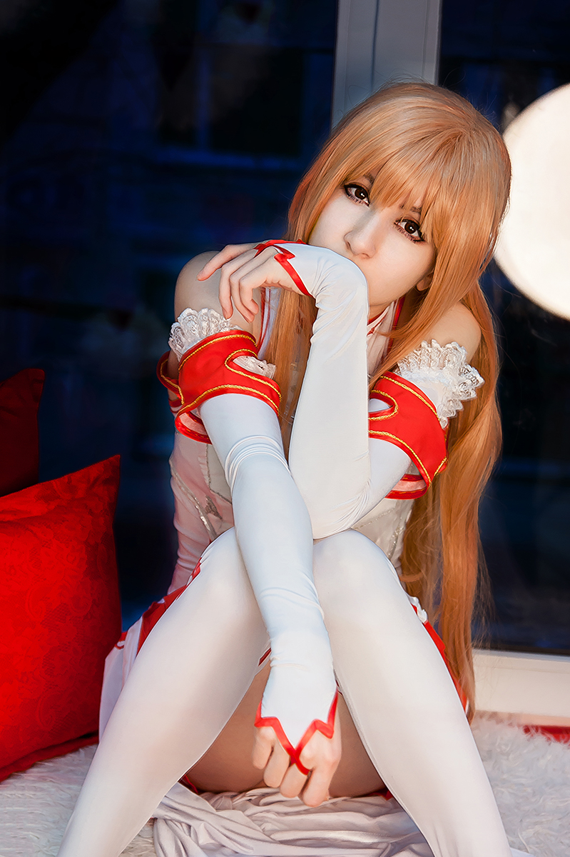 Sword Art Online cosplayer shows off incredible Asuna Yuuki look - Dexerto