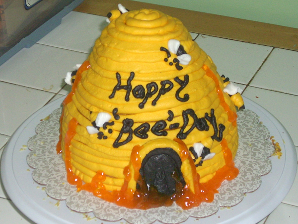 Happy 'Bee'-Day Cake