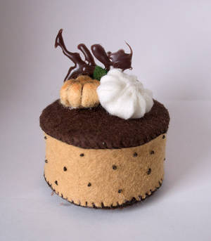 Chocolate cake with walnut and cream