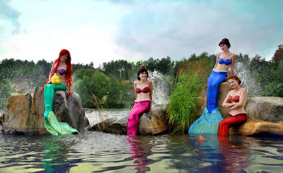 Mermaid sisters splash