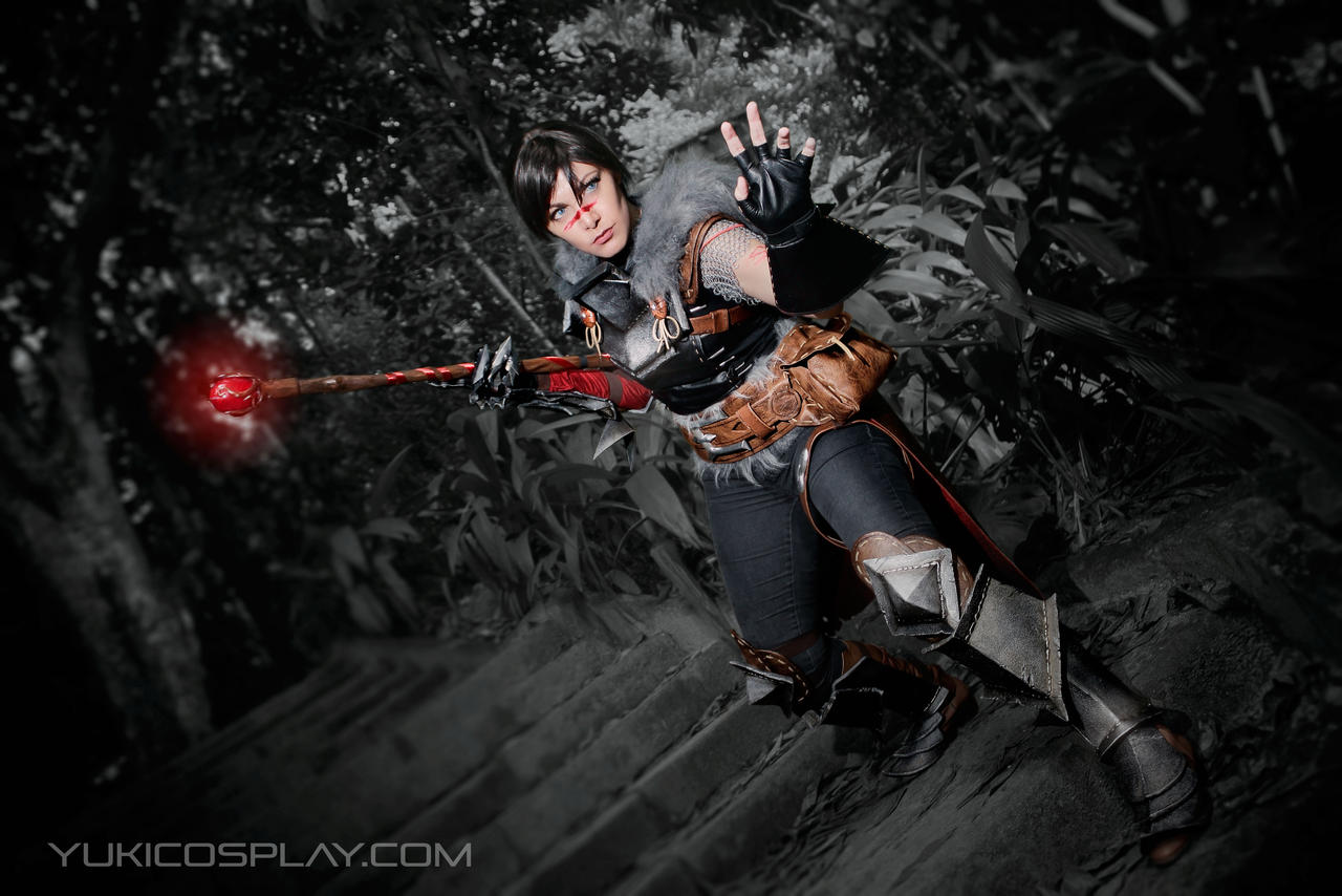 Hawke Cosplay - Now you fall!