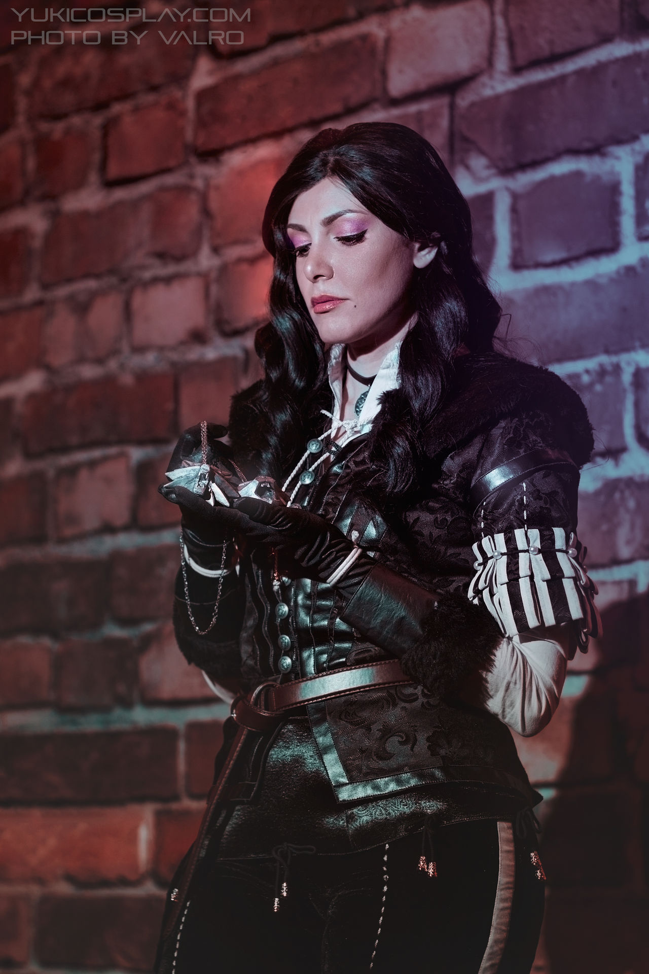 Yennefer Cosplay - A Witcher medallion